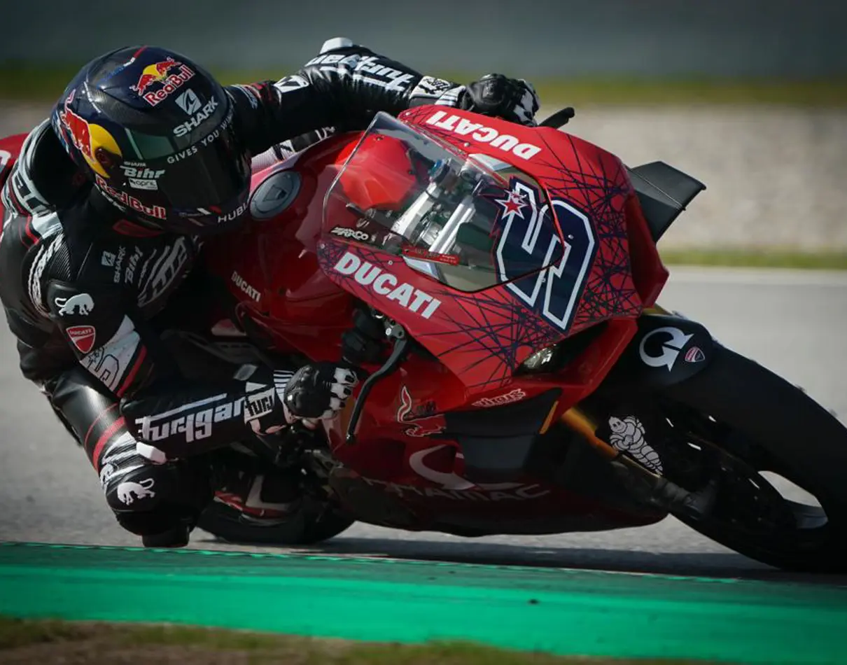 Best Motorcycle Race Tracks in the US